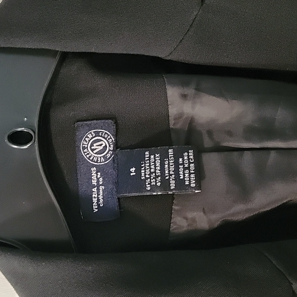 Classic Black Women's Blazer - Picture 2 of 9